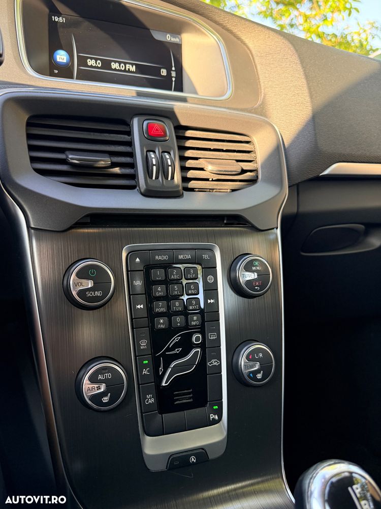 Volvo V40 D3 Geartronic Summum - 17