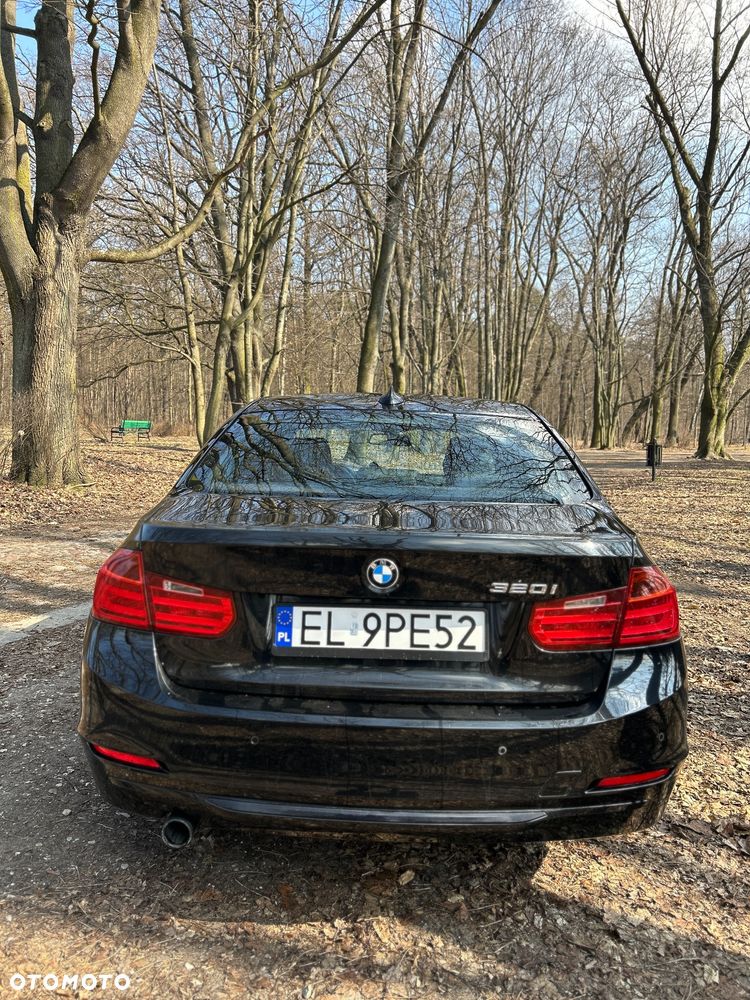 BMW Seria 3 320i Sport Line - 4