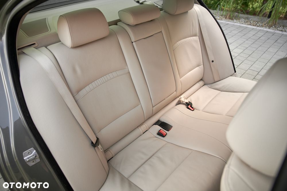 BMW Seria 5 525d xDrive Modern Line - 26