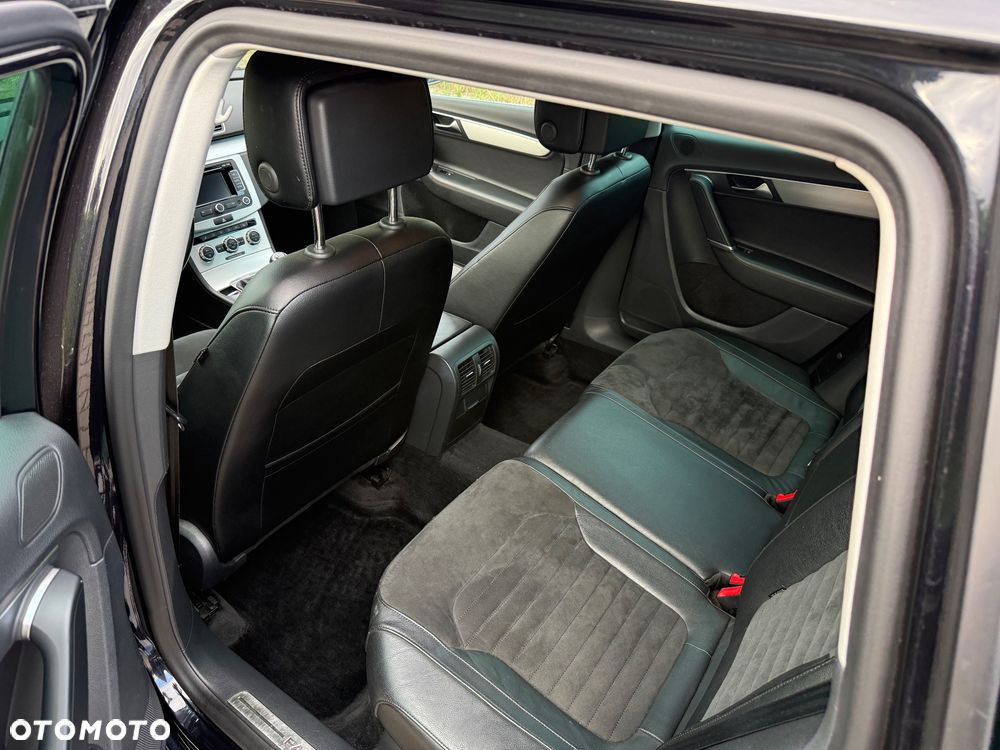 Volkswagen Passat 2.0 TDI DPF Highline - 13
