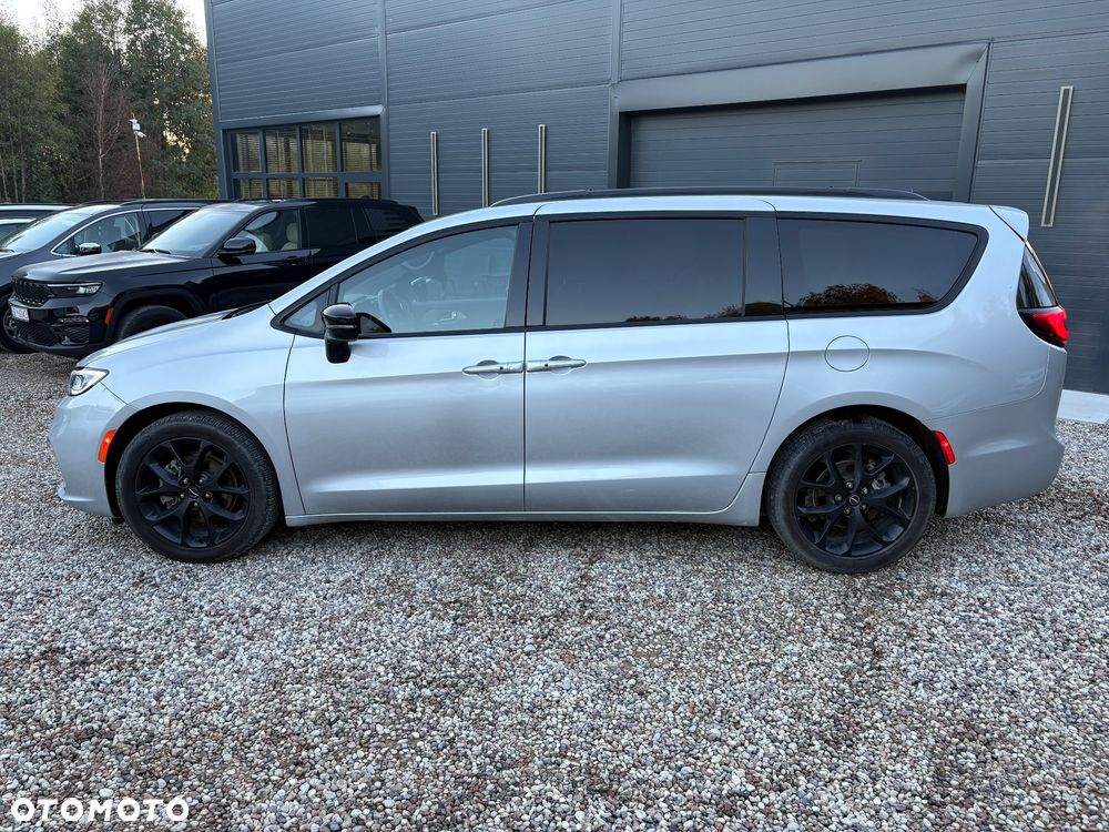Chrysler Pacifica - 8