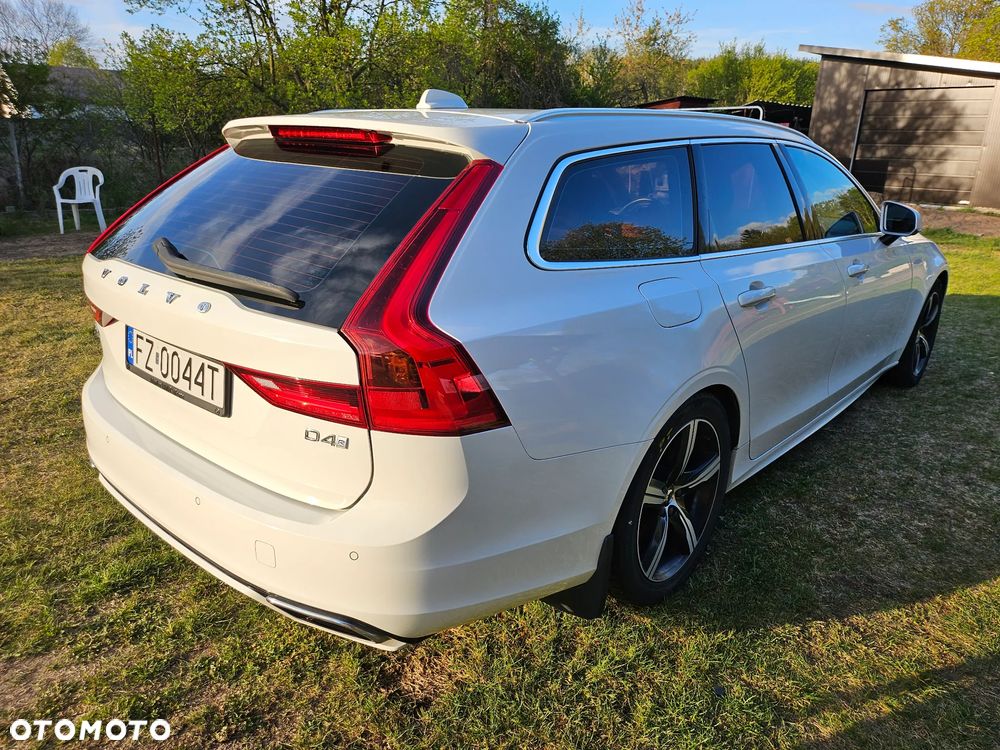 Volvo V90 D4 R-Design - 5