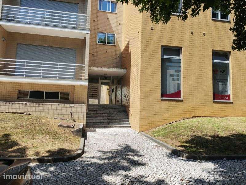 Armazém no centro de São João da Madeira - Grande imagem: 4/7