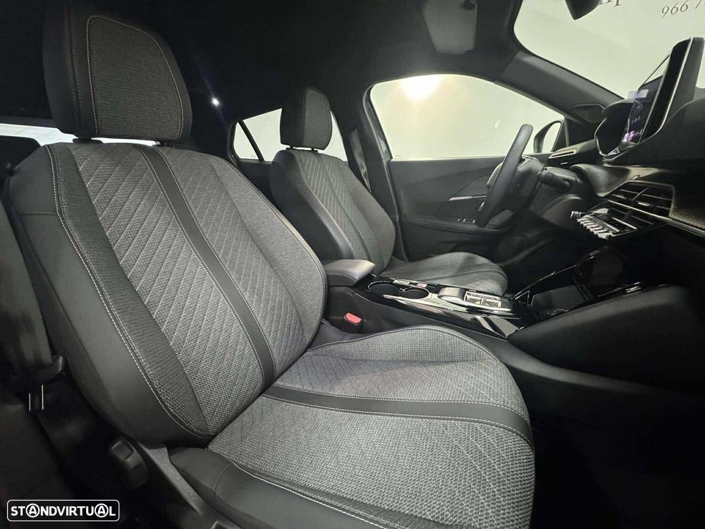 Peugeot e-2008 54 kWh Allure - 12