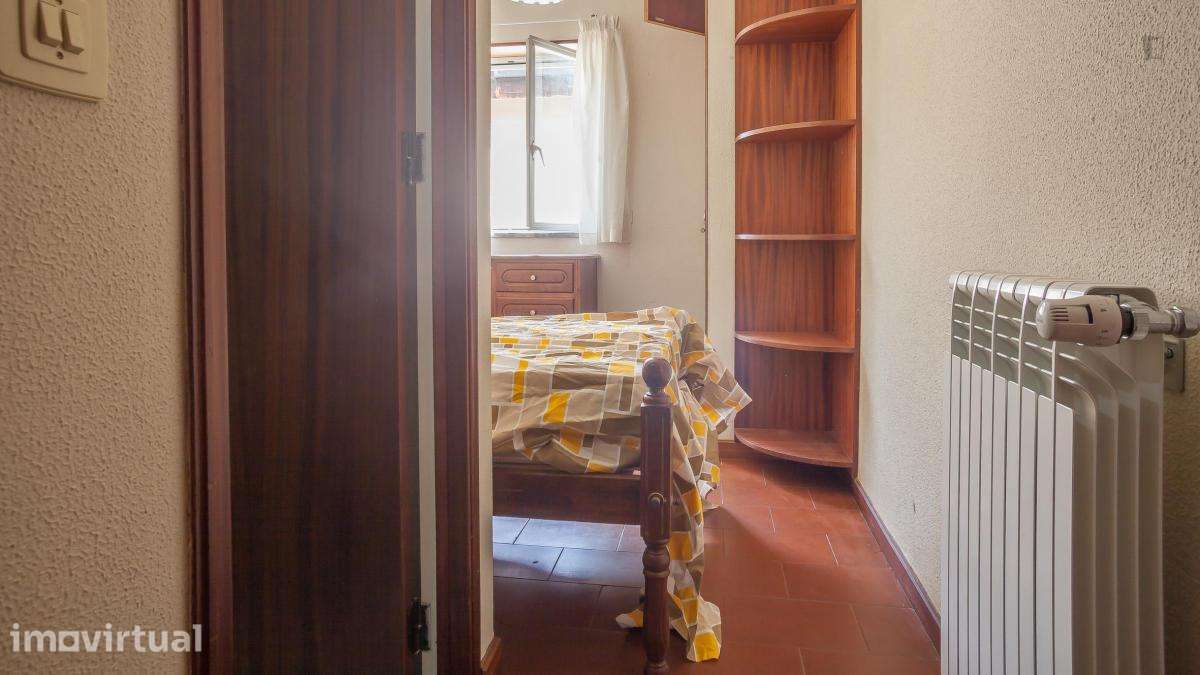 Quarto - localizado em Cidral Coimbra - Grande imagem: 2/6