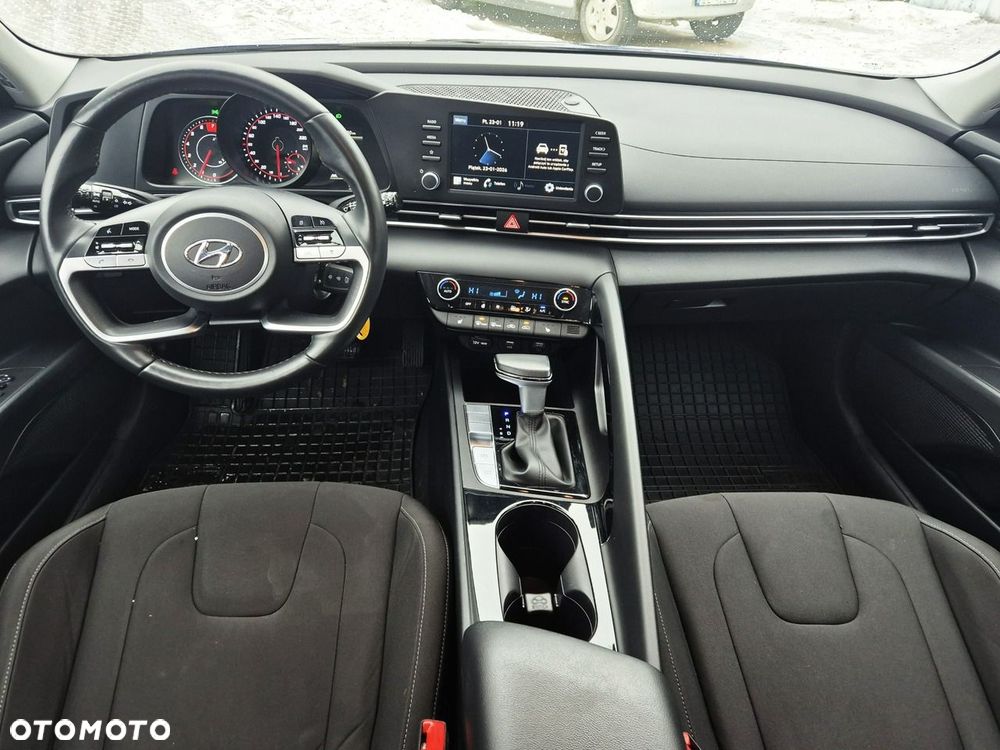Hyundai Elantra - 16