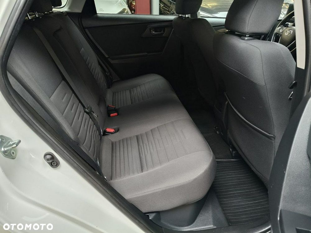 Toyota Auris - 11