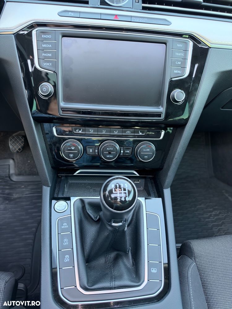 Volkswagen Passat - 11