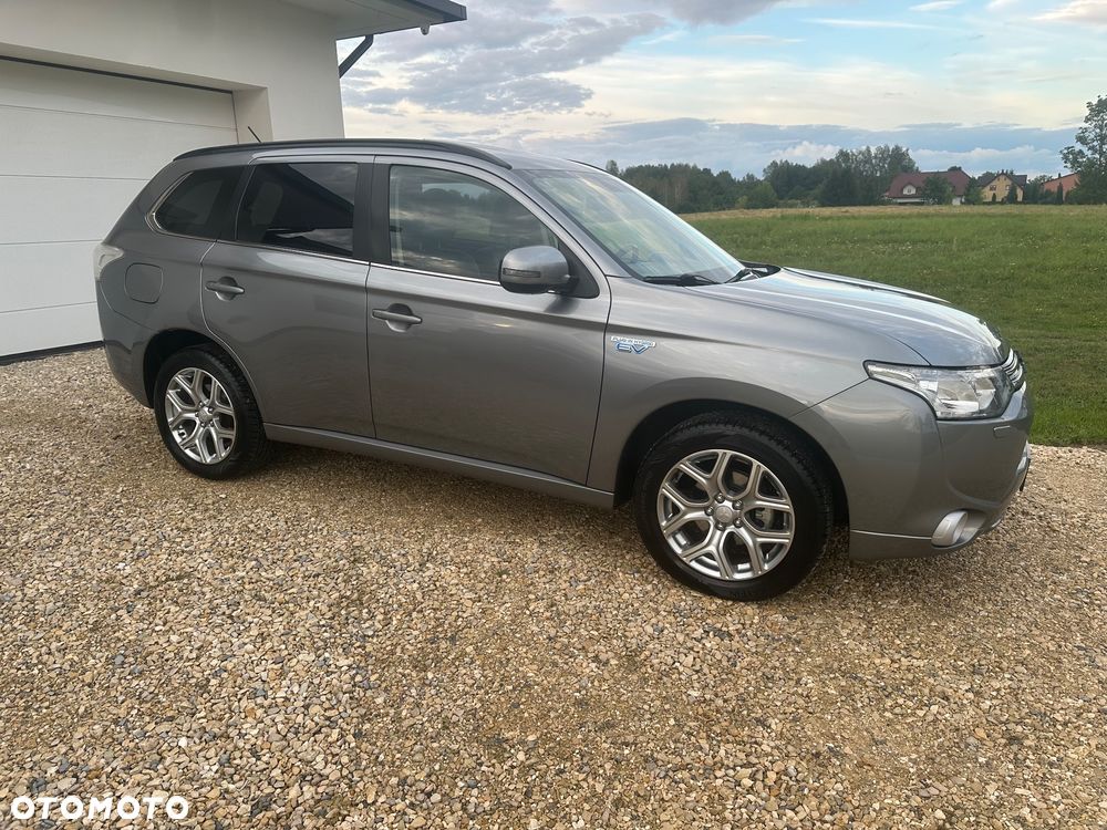 Mitsubishi Outlander Instyle NAVI + - 8