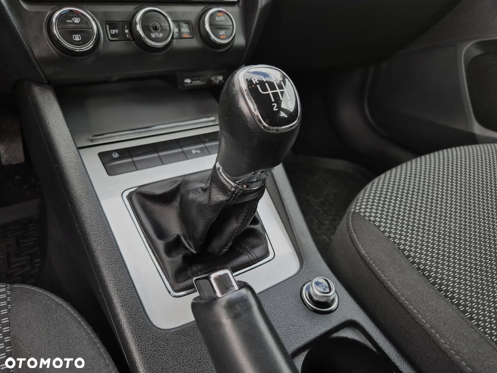Skoda Octavia 1.4 TSI Ambition - 28