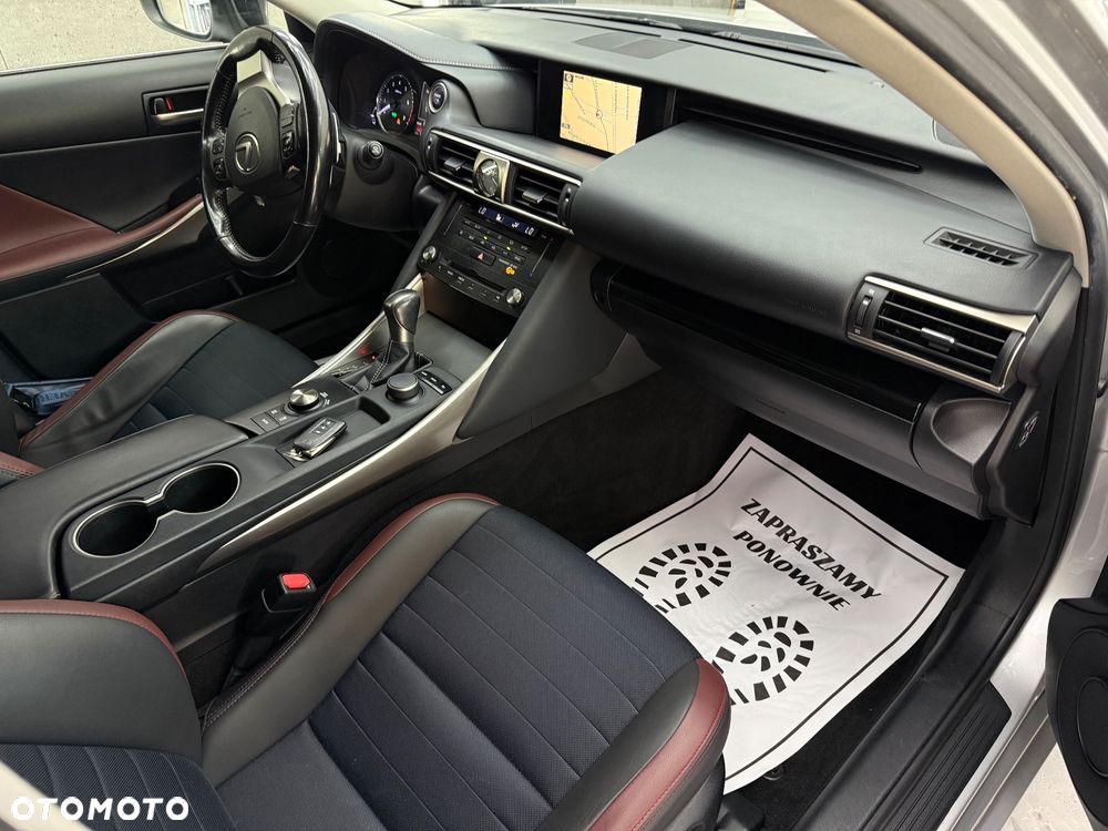 Lexus IS 300h Elegance EU6 - 10