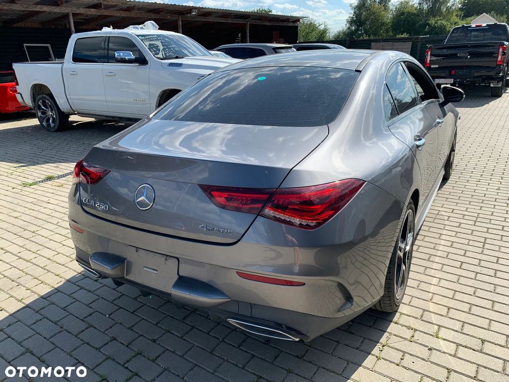 Mercedes-Benz CLA 250 4Matic 7G-DCT - 2