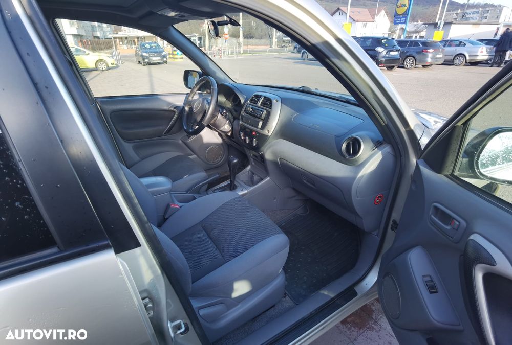 Toyota RAV4 2.0 Aut Sol - 9