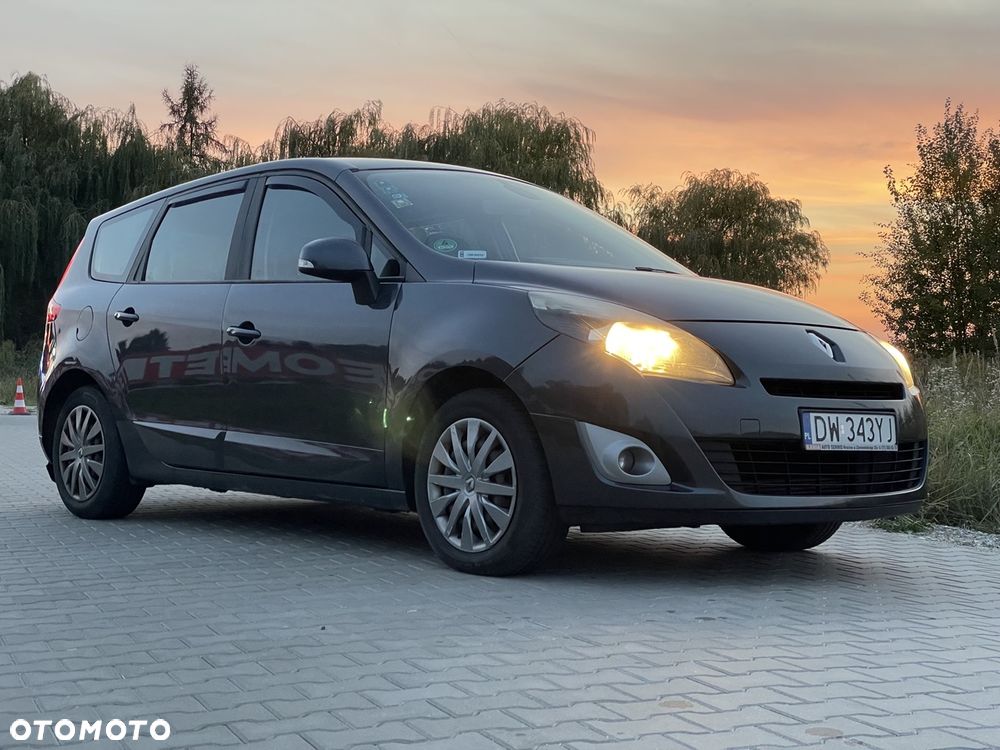 Renault Grand Scenic - 10