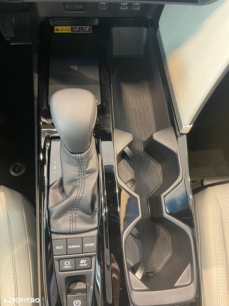 Toyota Camry 2.5 HEV Executive - 15