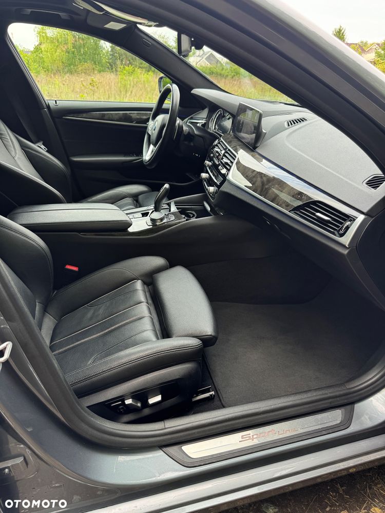 BMW Seria 5 530i xDrive Sport Line - 28