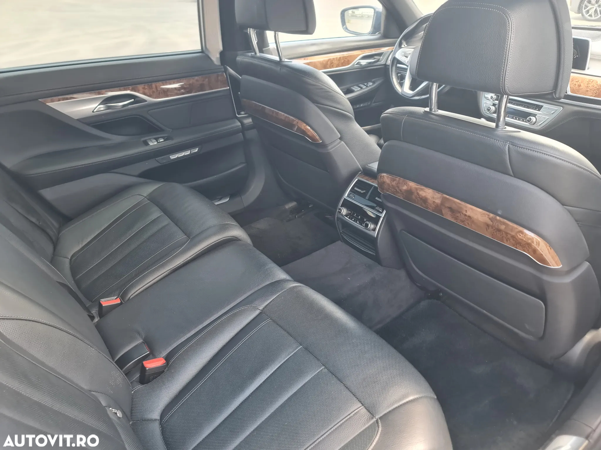 BMW Seria 7 740Li xDrive - 12