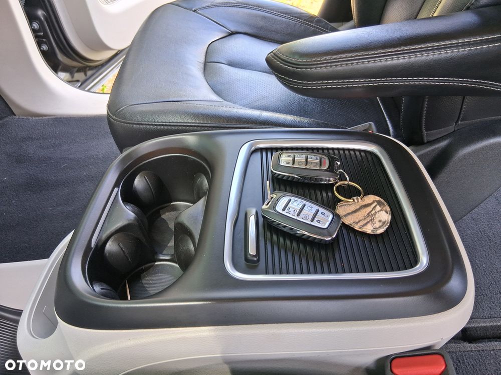 Chrysler Pacifica - 16