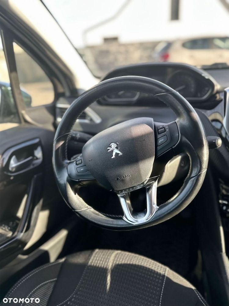 Peugeot 208 - 5
