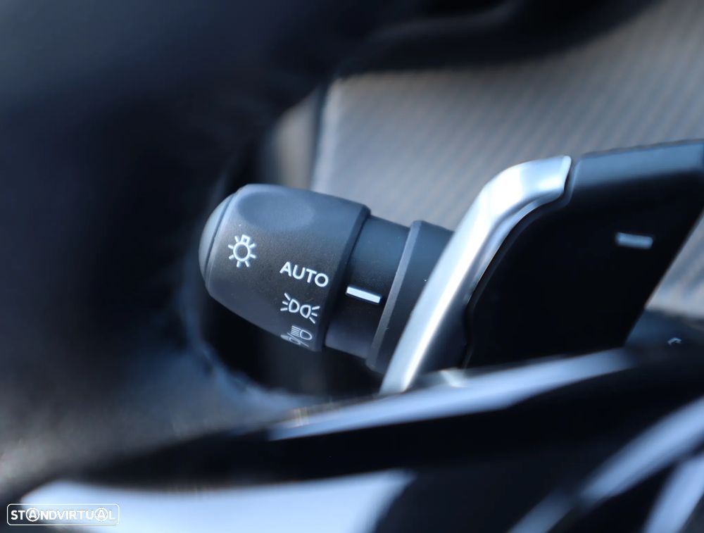 Peugeot 208 1.2 Hybrid Allure e-DCS6 - 36