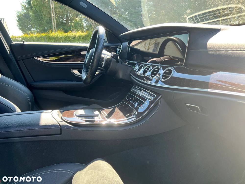 Mercedes-Benz Klasa E 220 d 4Matic 9G-TRONIC AMG Line - 6