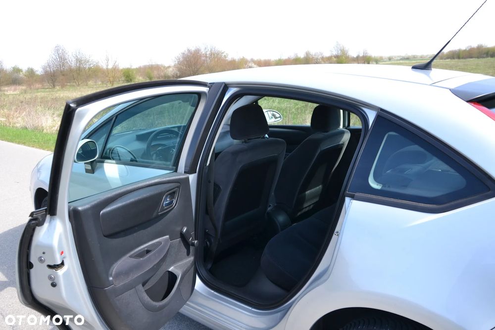 Citroën C4 1.4 16V Style - 6