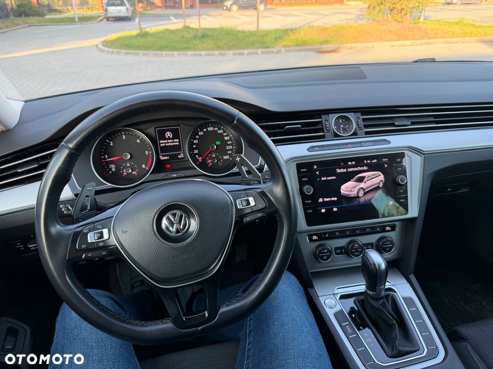 Volkswagen Passat 2.0 TDI SCR DSG Comfortline - 9