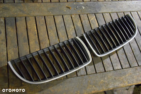 BMW E90 E91 Nerka prawa / lewa Atrapa chłodnicy grill