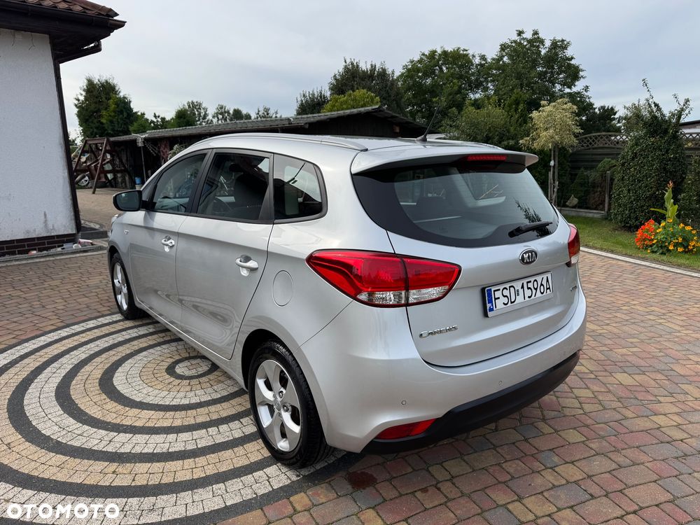 Kia Carens - 13
