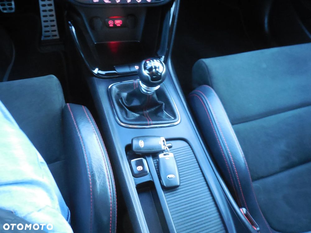 Kia Ceed Cee'd 1.6 T-GDI GT XL - 28