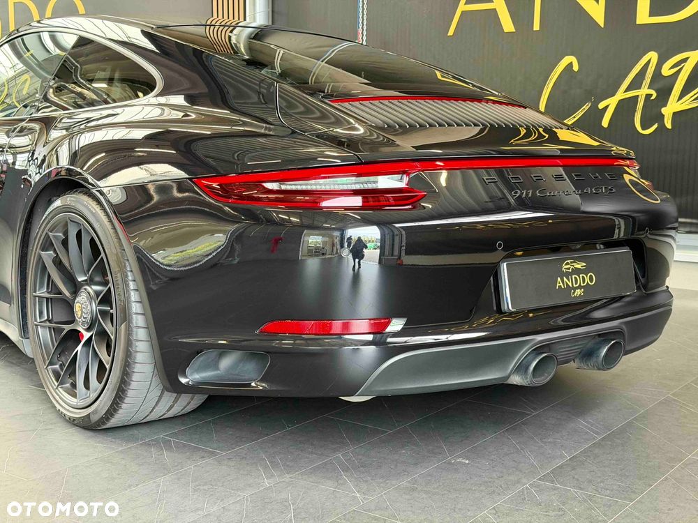 Porsche 911 Carrera 4 GTS PDK - 34