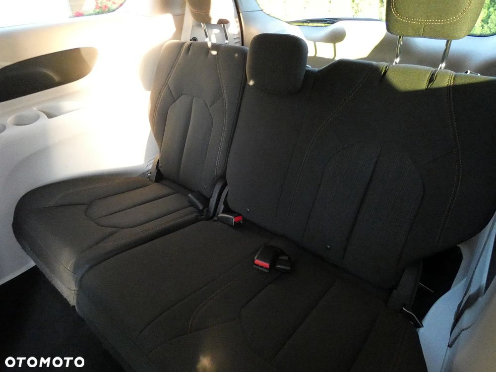 Chrysler Pacifica - 13