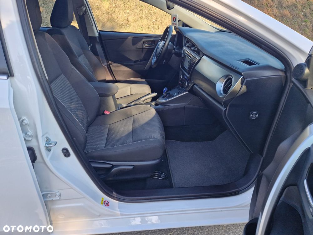 Toyota Auris - 14