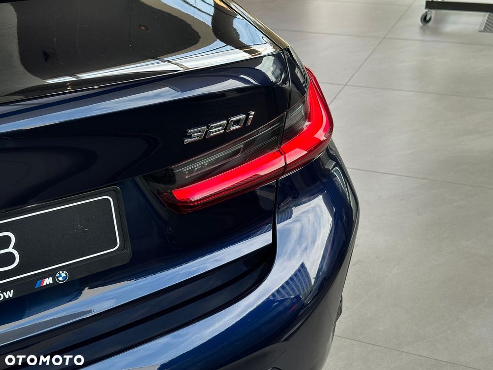 BMW Seria 3 320i - 16