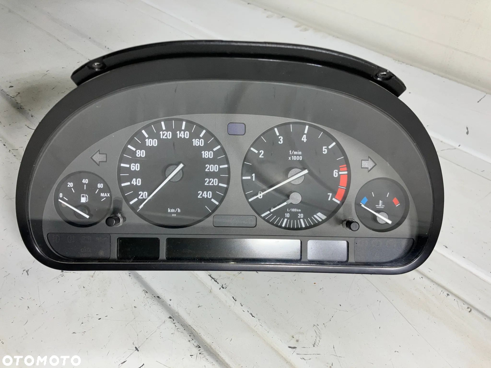 LICZNIK BMW E38 V8 MANUAL M60 3.0 4.0 8369042 8378984 ZEGARY BENZYNA - 1