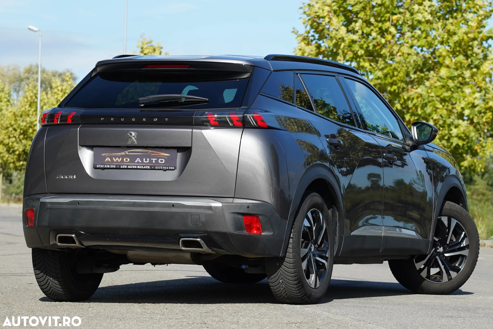 Peugeot 2008 PureTech 130 EAT8 Allure - 4