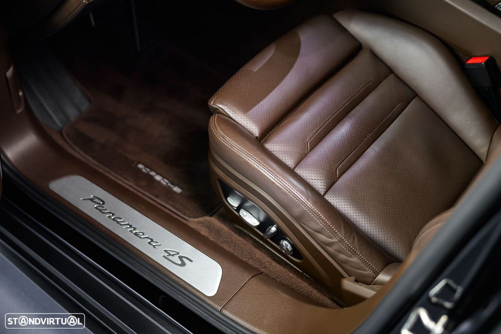 Porsche Panamera Sport Turismo 4S E-Hybrid - 17