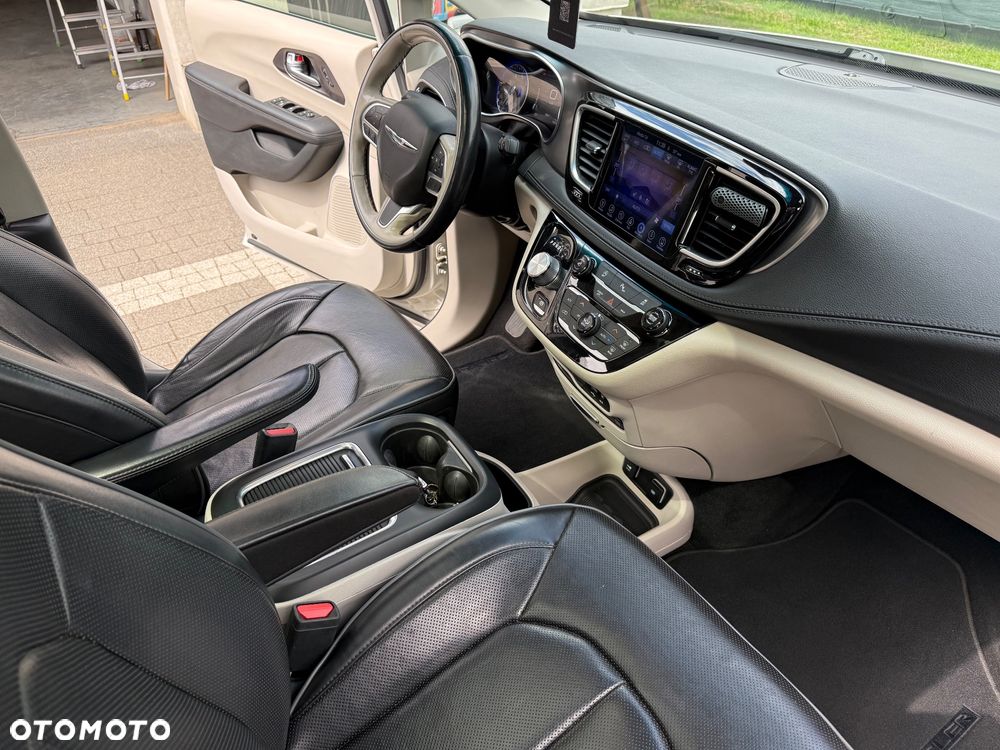 Chrysler Pacifica - 10