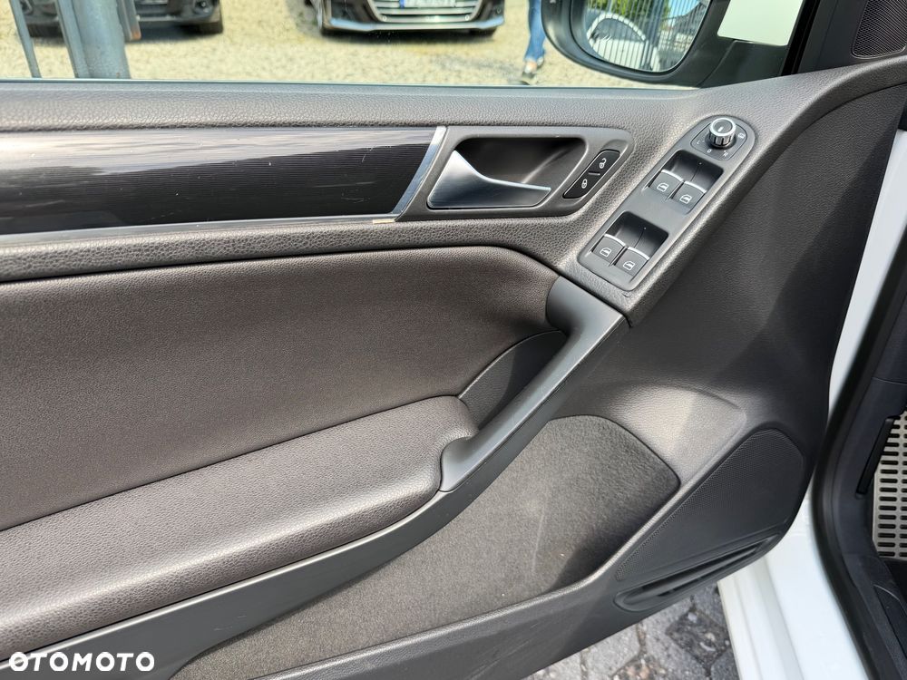 Volkswagen Golf 1.6 TDI DPF Highline - 18