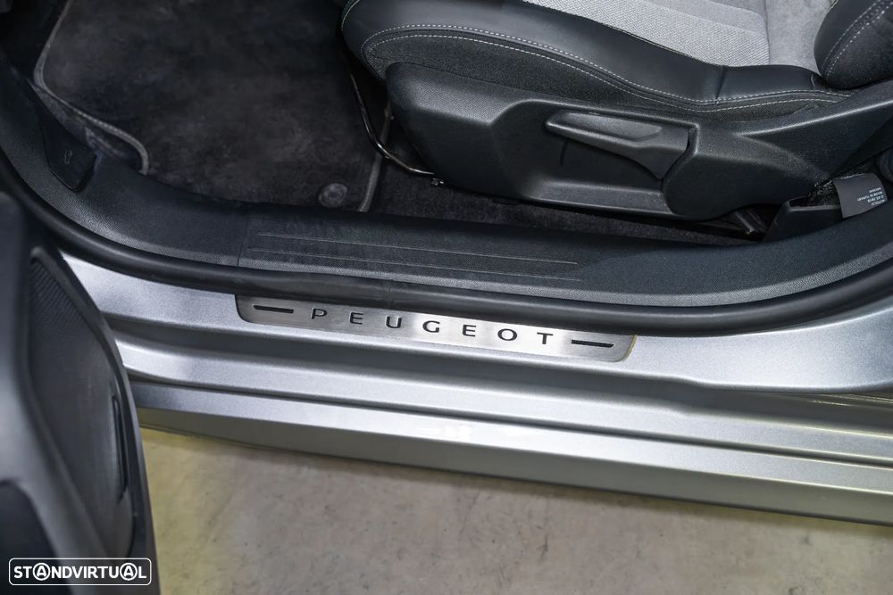 Peugeot e-208 GT Pack - 32
