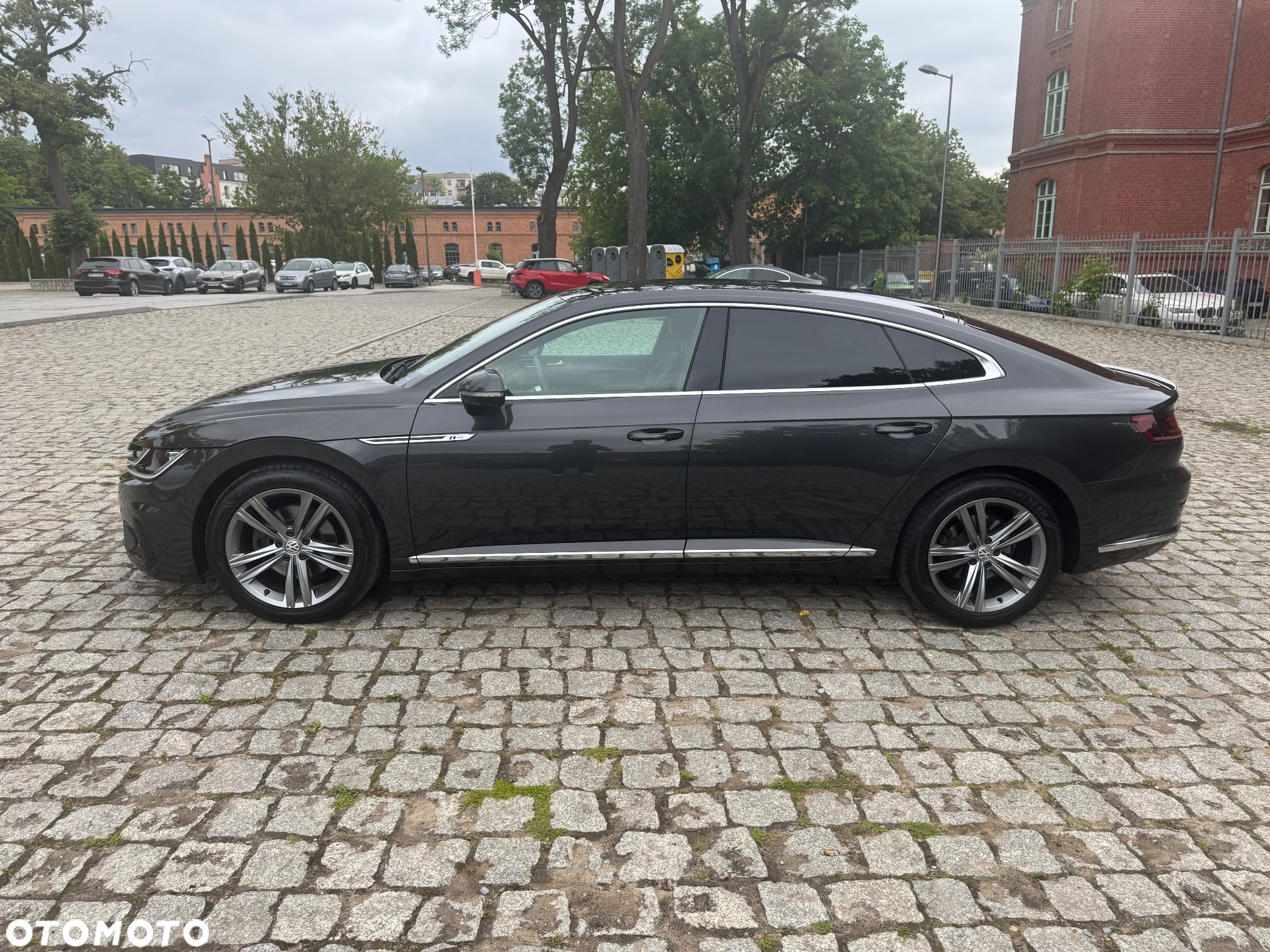 Volkswagen Arteon 2.0 TDI SCR R-Line DSG - 2