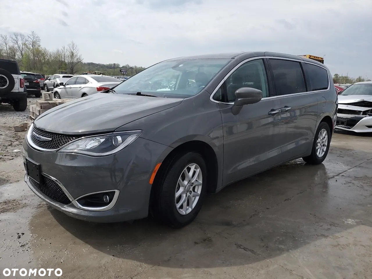 Chrysler Pacifica - 2