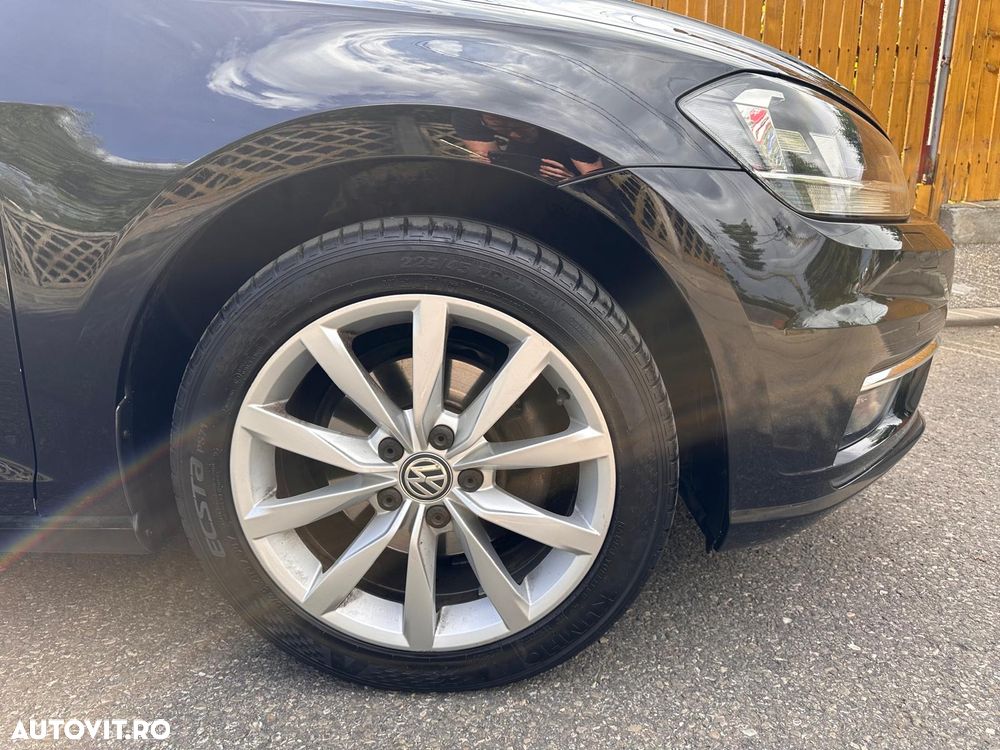Volkswagen Golf - 10