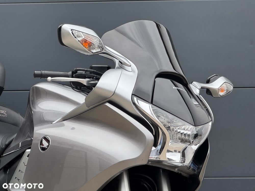 Honda VFR - 2