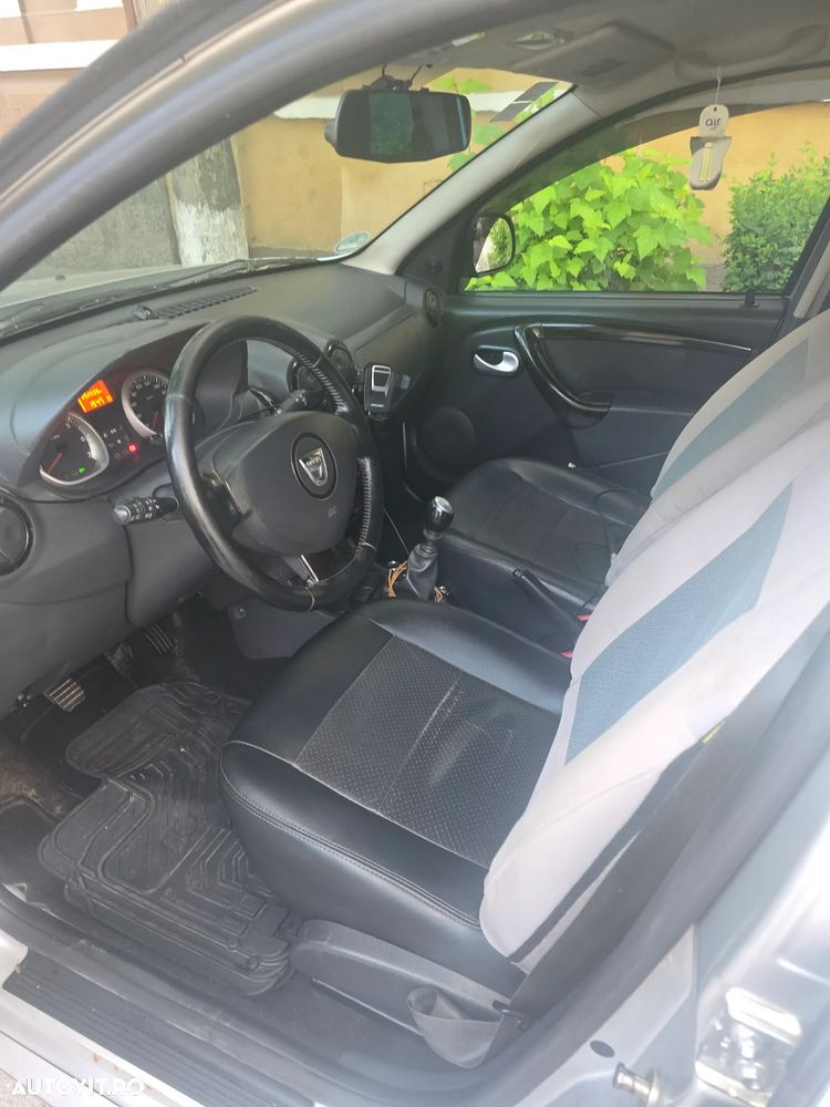Dacia Duster 1.5 dCi 4x4 Prestige - 4