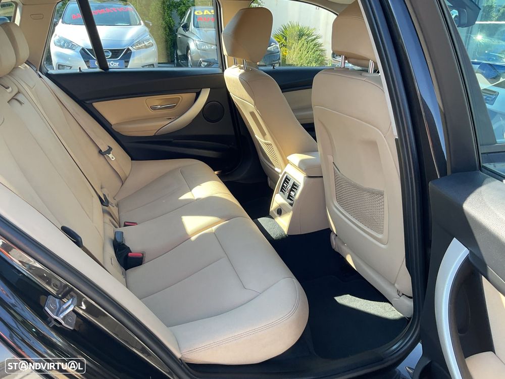 BMW 318 d Auto - 32