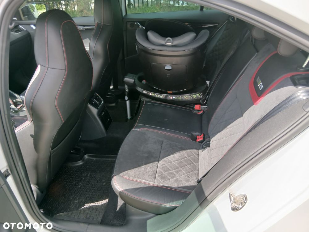 Skoda Octavia 2.0 TSI RS 245 DSG - 8