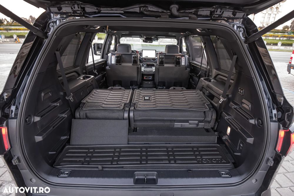 Toyota Sequoia - 22