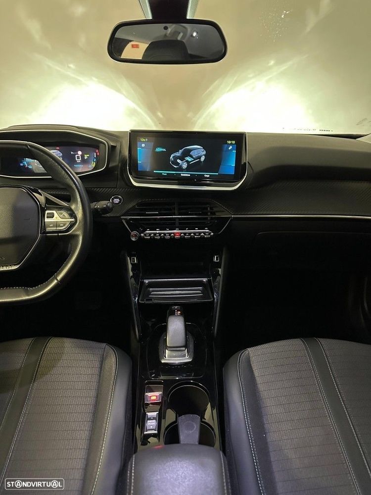 Peugeot e-2008 Allure - 8