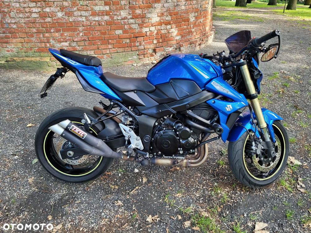 Suzuki GSR - 7